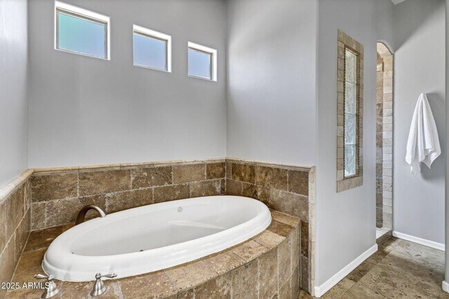 Building Photo - Gilbert 4 Bed & 3 Bath on HUGE LOT - Acre+...