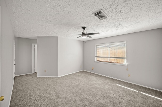 Building Photo - 13431 Klamath Falls Dr