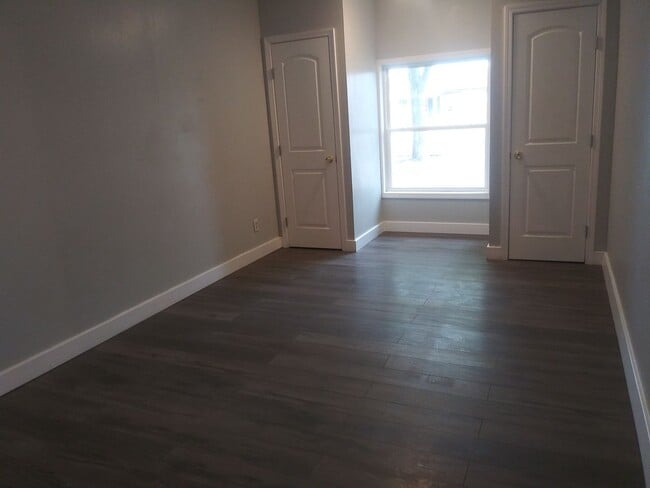 Building Photo - Close to Medical District!!