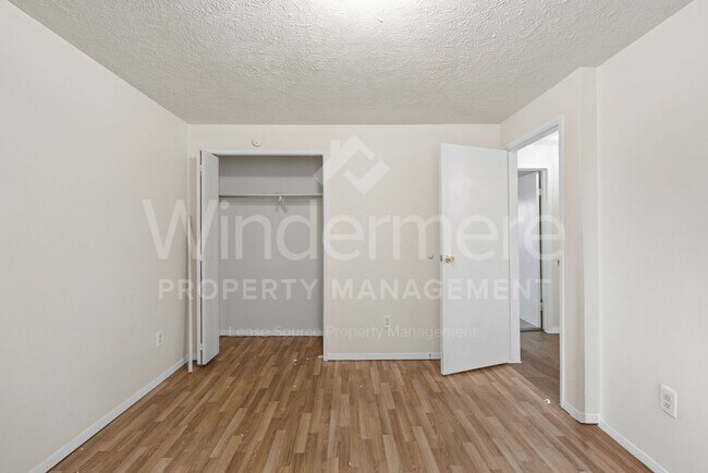 Building Photo - Charming 4-Bedroom Home with Garage & Spacious Yard!