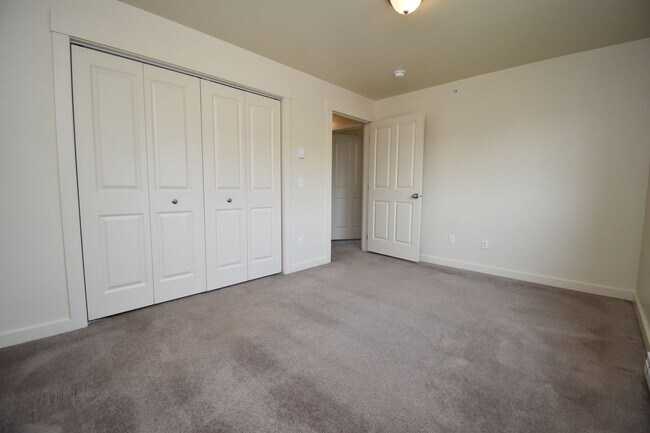Building Photo - 2nd Floor 2 Bed 1 Bath in a Great Central ...
