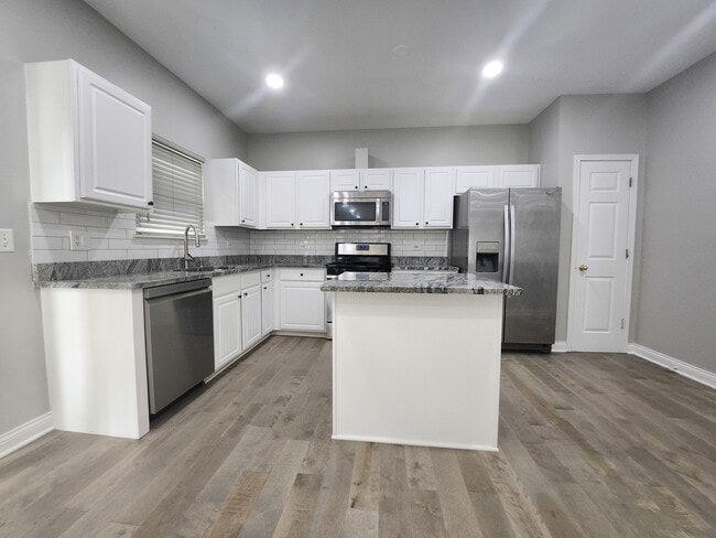 Building Photo - 3832 Baybrook Dr