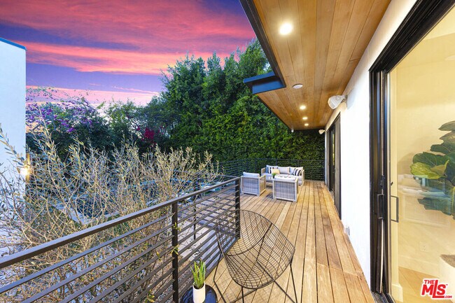 Building Photo - 123 S Kilkea Dr