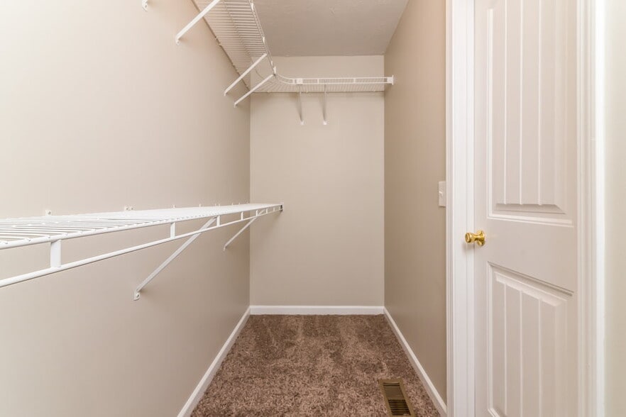 Building Photo - 1422 Huddersfield Dr