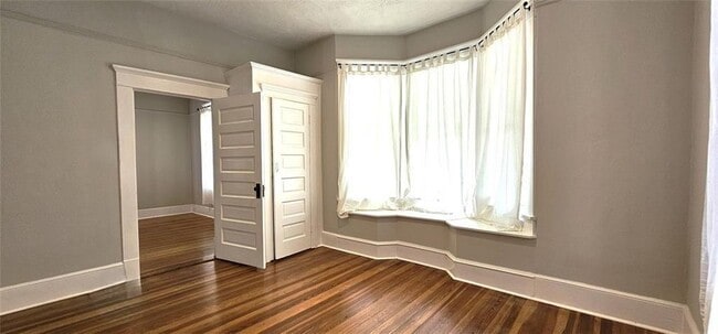 Building Photo - 1047 Ridge Ave