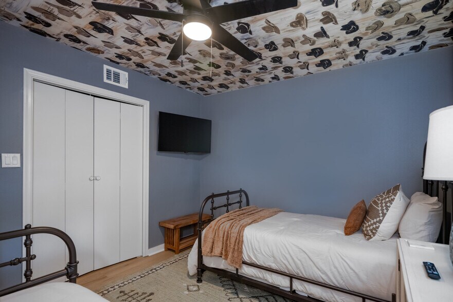 Building Photo - 308 Dunn St