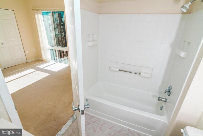 Building Photo - 3101 N Hampton Dr