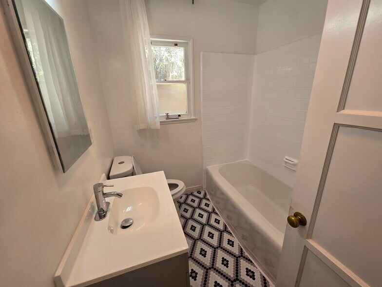 Building Photo - 12914 Rose Ave