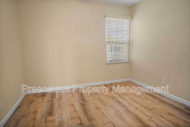 Building Photo - 5183 Marlborough Dr