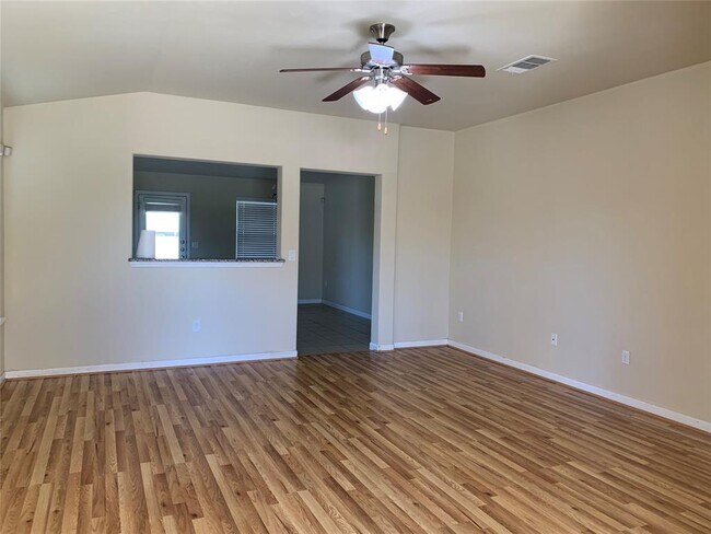 Building Photo - 352 Langely