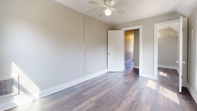 Building Photo - Updated 3 bedroom/1.5 bathroom, Single Fam...