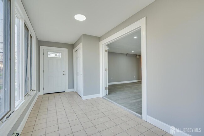 Building Photo - 36 2nd Ave