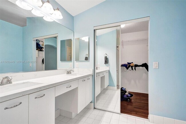 Building Photo - 1046 Satinleaf St