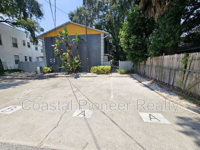 Building Photo - 504 S Westland Ave