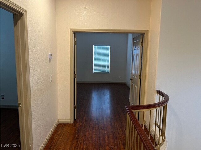 Building Photo - 5764 Yellowcrest Ct