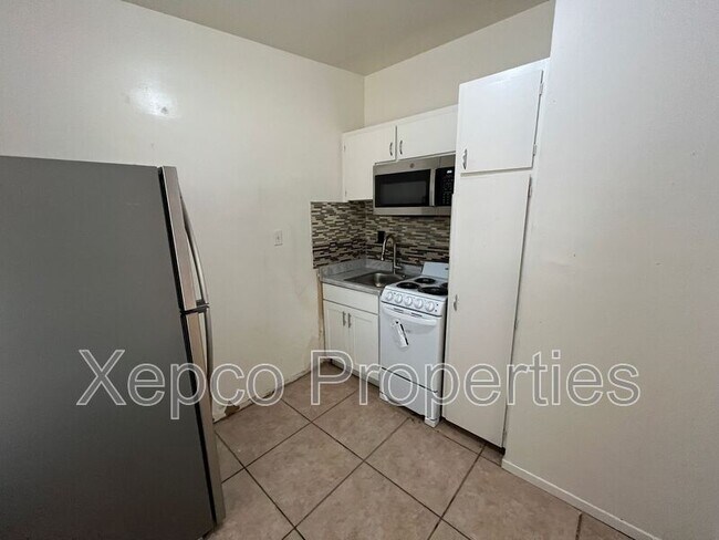 Building Photo - 13336 Ave Hermosa