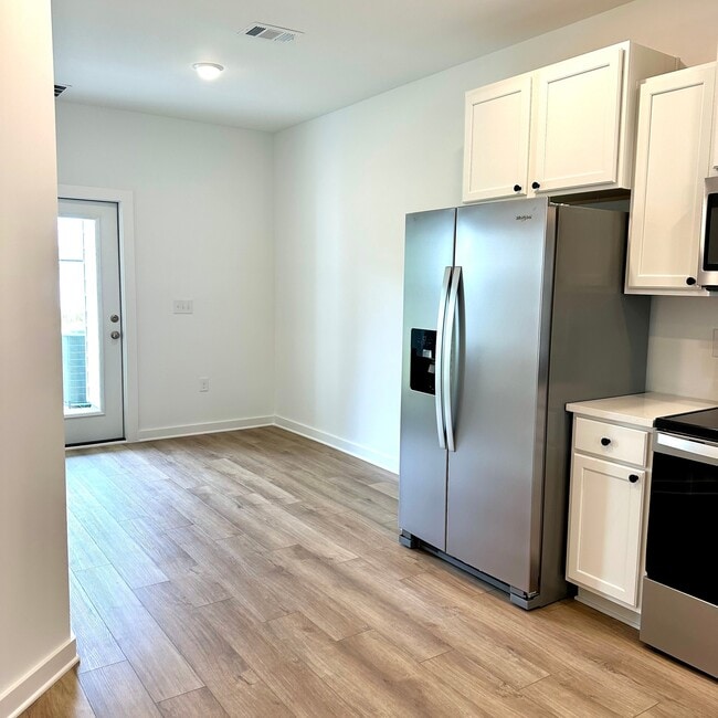 Building Photo - 5870 Tyndall Pl