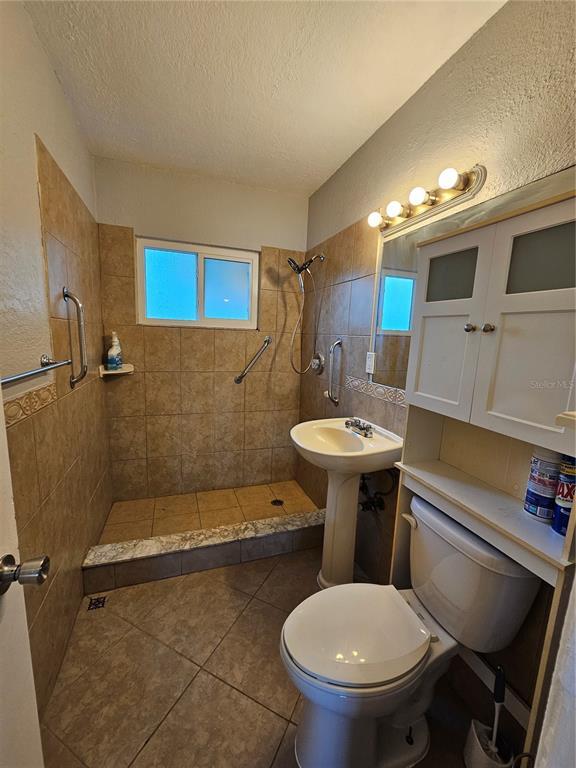 Building Photo - 3115 Adrian Ave