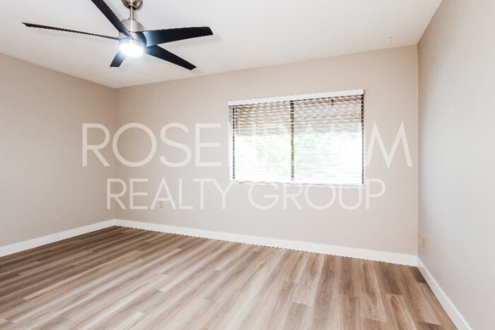 Building Photo - 7653 E Vista Dr