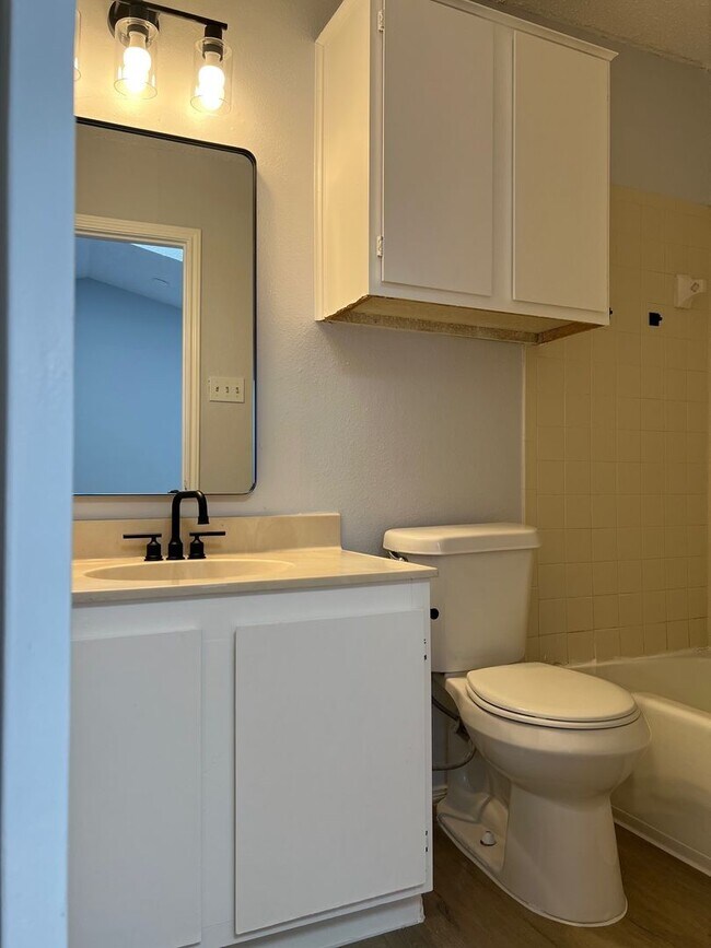 Building Photo - 405 Fantail Loop