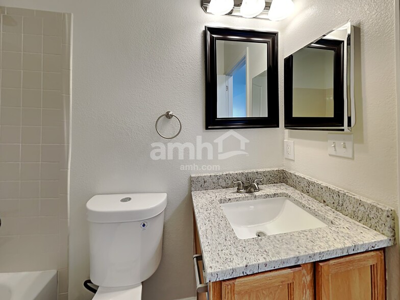 Building Photo - 2095 Pinyon Jay Dr