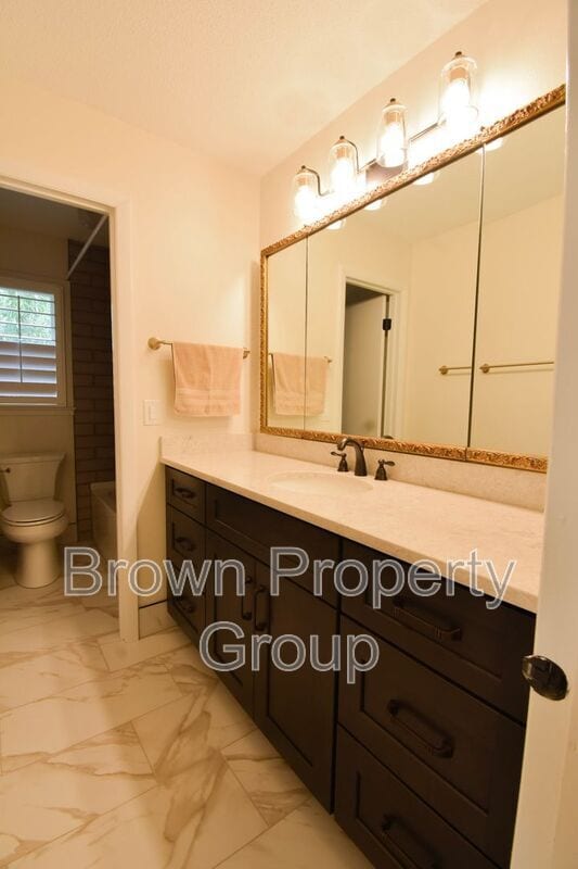 Building Photo - 2417 Dartmouth Dr