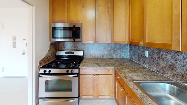 Building Photo - 2940 Ocean Pkwy