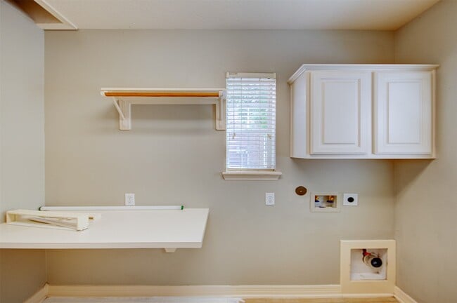 Building Photo - 3430 Queensburg Ln