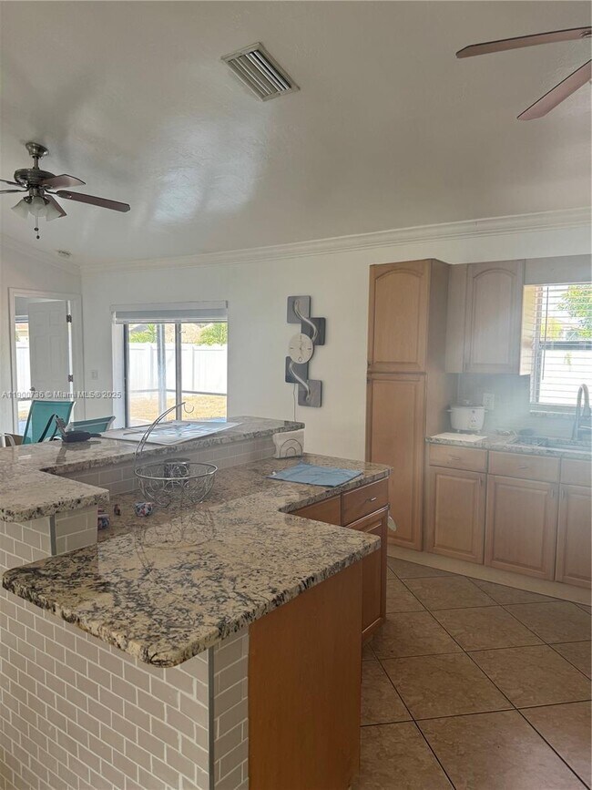 Building Photo - 609 SE 2nd St