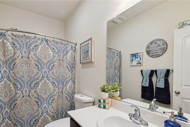 Building Photo - REDUCED!!! Lovely 3 Bedroom, 2 Bath Home For Rent