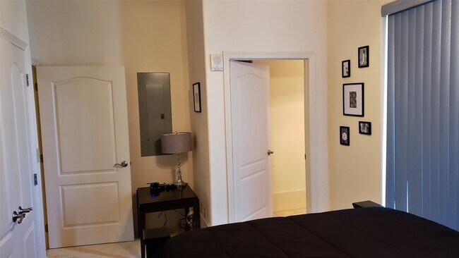 Building Photo - 201 W Capricorn Dr