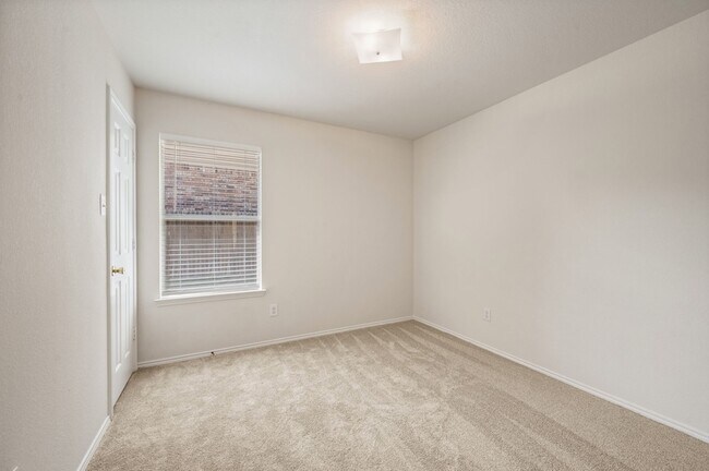Building Photo - 12113 Thicket Bend Dr