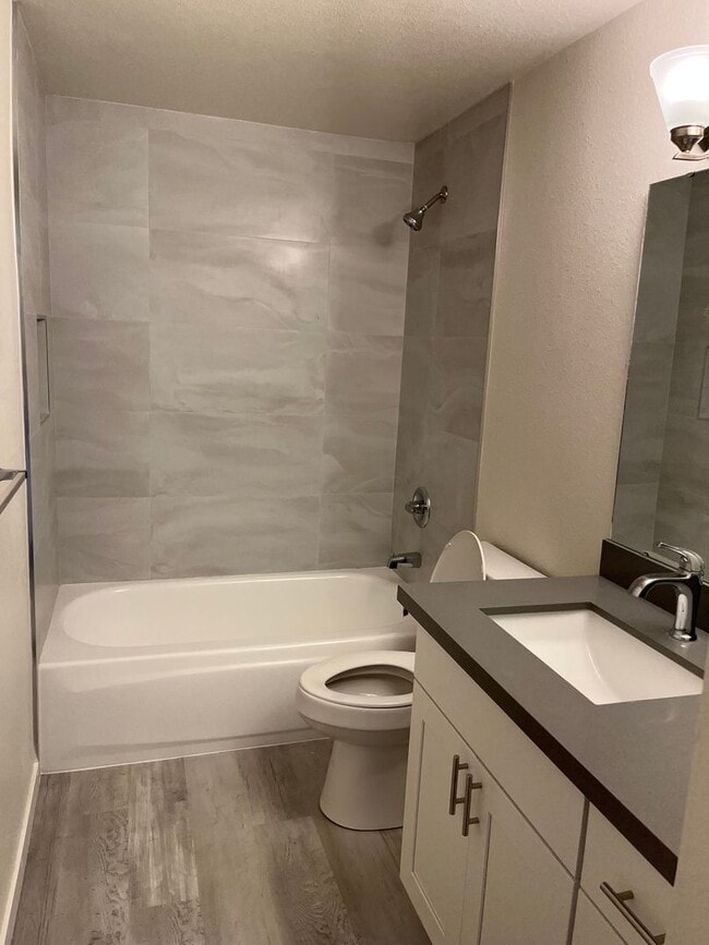 Building Photo - W55-56