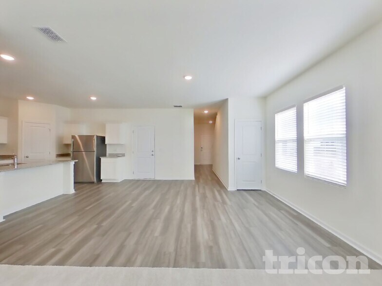 Building Photo - 1066 Large Poppy Dr