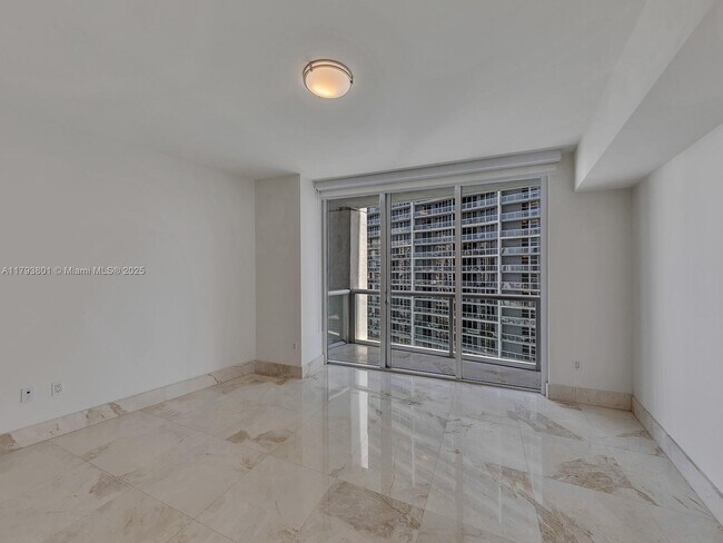 Building Photo - 475 Brickell Ave