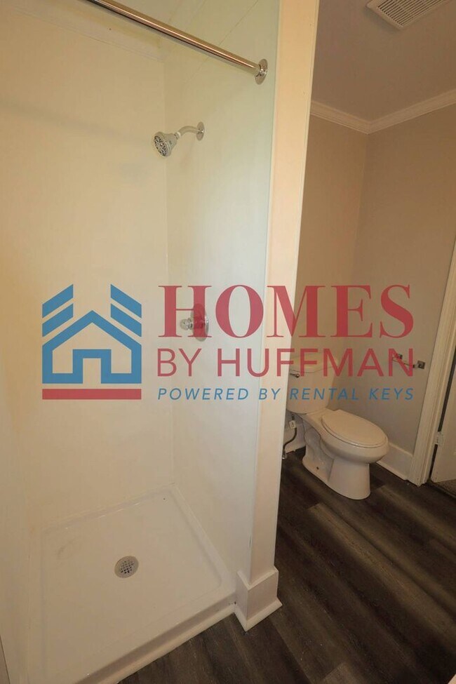Building Photo - Two Bedroom House | Two Bathrooms