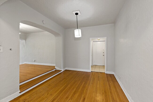 Building Photo - 11059 S Hoyne Ave