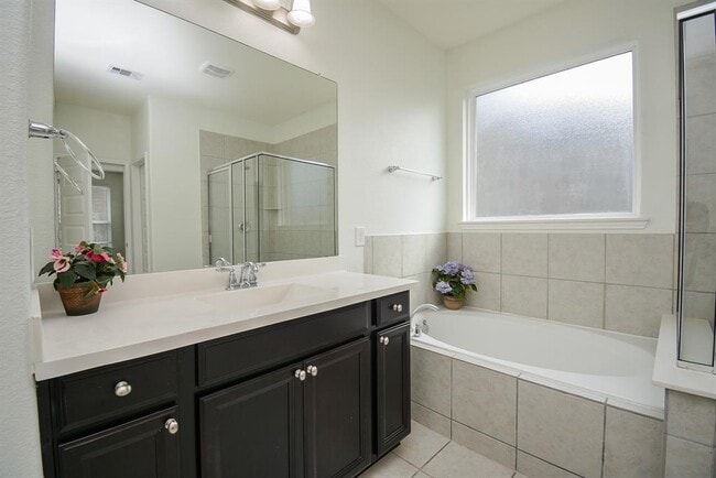 Building Photo - 22211 Weller Oaks Dr