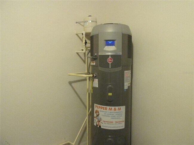 Building Photo - 1123 Honey Blossom Dr