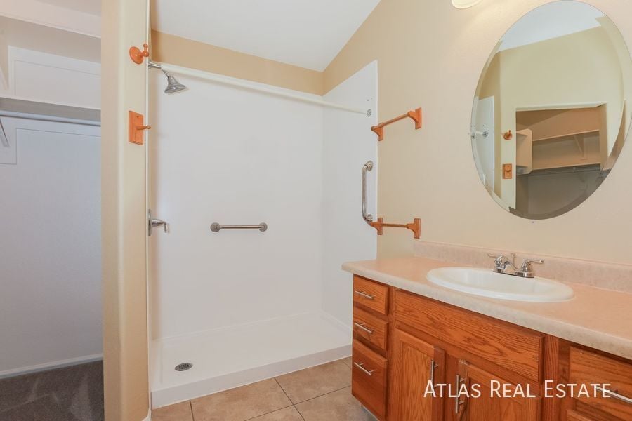 Building Photo - 206 W Brangus Way