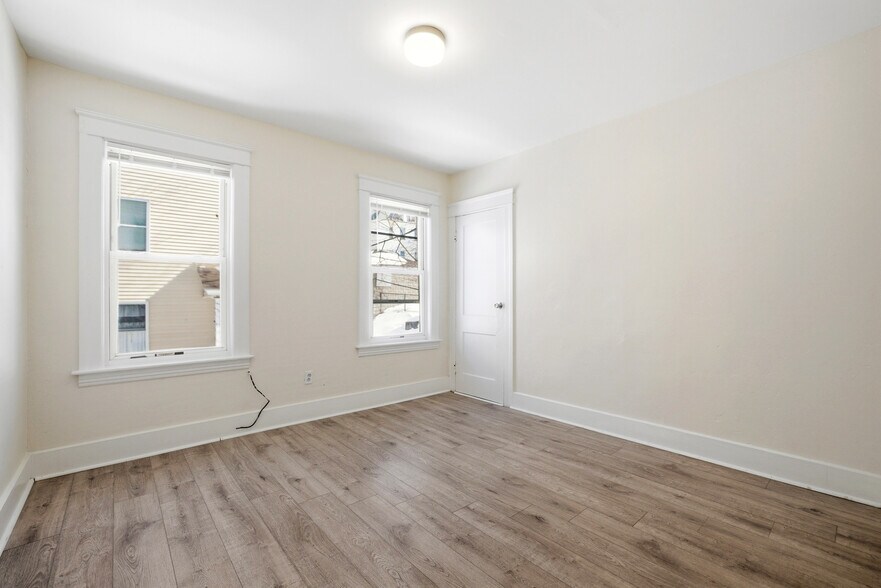 Building Photo - 12 Hillside St