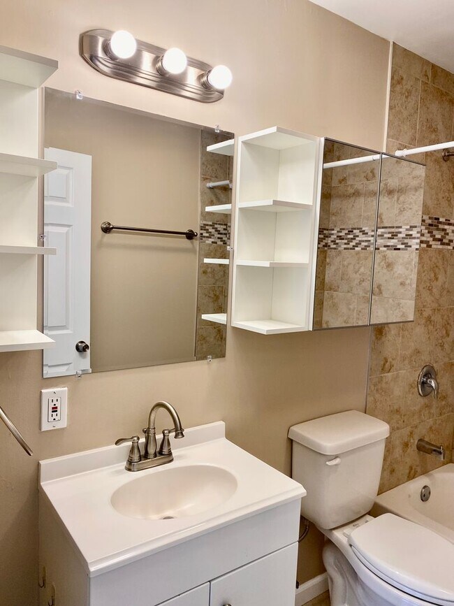 Building Photo - COMING SOON! Beautiful 3B 1b home in Lindenwood Park