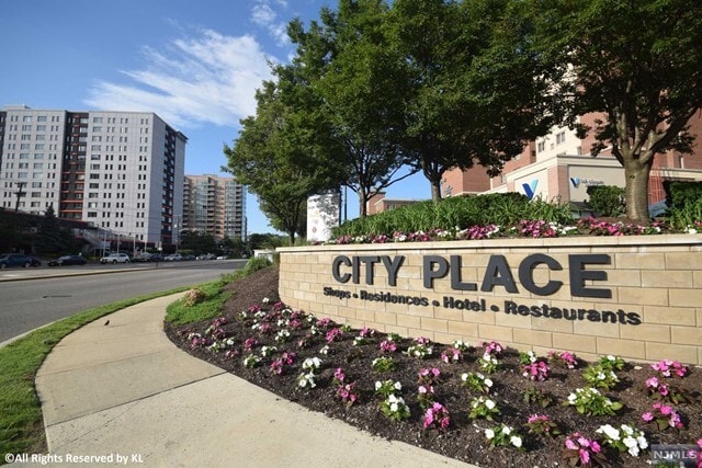 Primary Photo - 3303 City