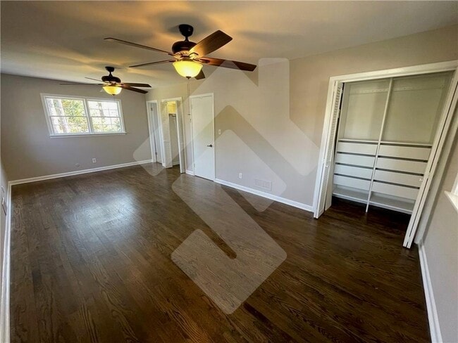 Building Photo - 9935 La View Cir