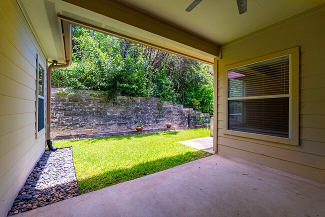 Building Photo - 1305 Delsie Dr