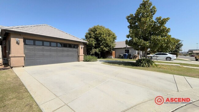 Building Photo - 3 Bedroom Home In Northwest Bakersfield!