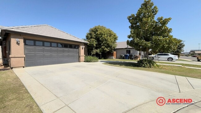 Building Photo - 3 Bedroom Home In Southwest Bakersfield!