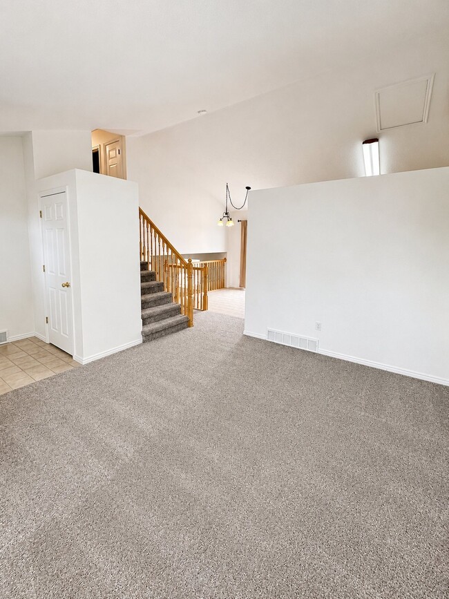 Building Photo - 15096 S Vernal Cove