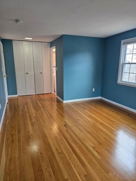 Building Photo - 180 Nesmith St