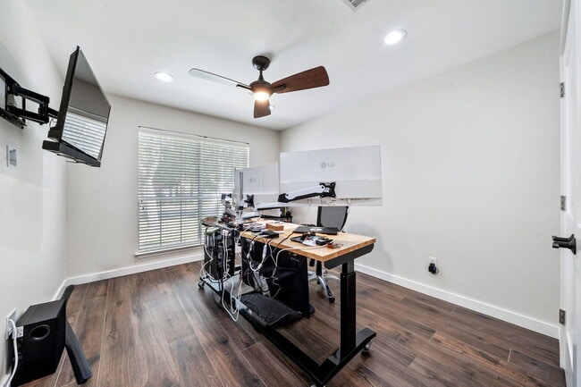 Building Photo - 8809 Corran Ferry Dr